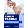 Senior pracuje z edytorem tekstu