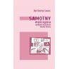 Samotny mężczyzna spokojnie konsumuje fasolkę Heinza