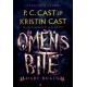 Omen’s Bite. Dary bogiń. Siostry z Salem. Tom 2 Kristin Cast motyleksiazkowe.pl