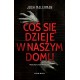 Coś się dzieje w naszym domu Josh Malerman motyleksiazkowe.pl