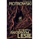 W ciemnym, głodnym lesie Przemysław Piotrowski motyleksiazkowe.pl
