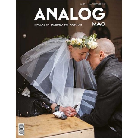 Analog.mag nr 01/2025 - okładka B (Those Who Stayed) motyleksiazkowe.pl